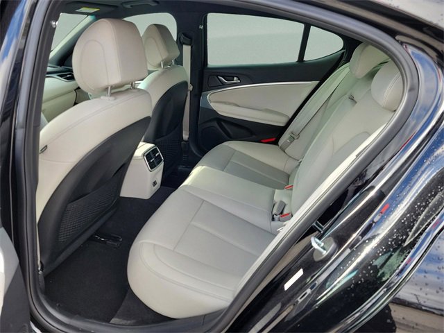 Used 2024 Genesis G70 2.5T image 9