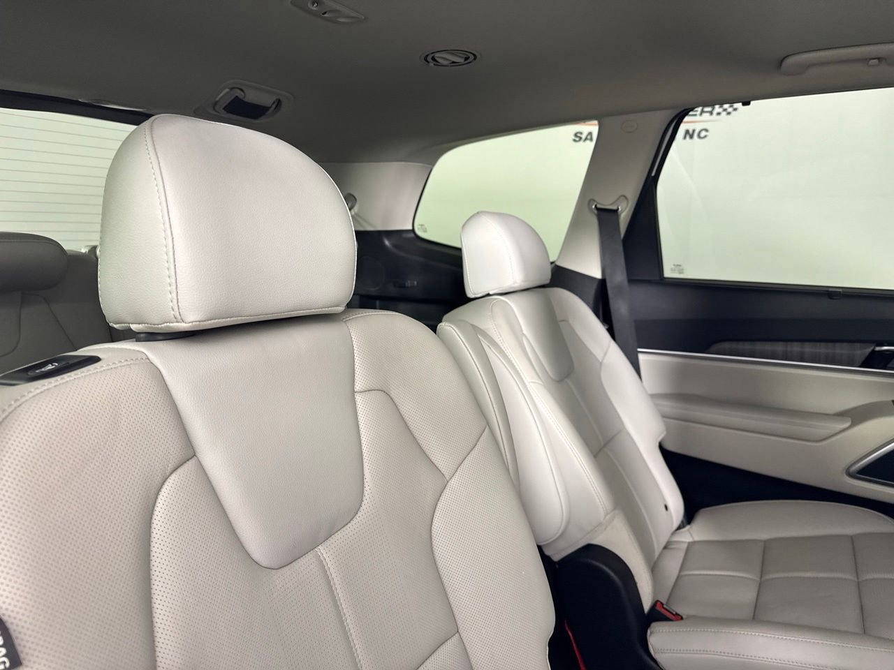 Used 2024 Kia Telluride EX w/ EX Captain's Chair Package image 28