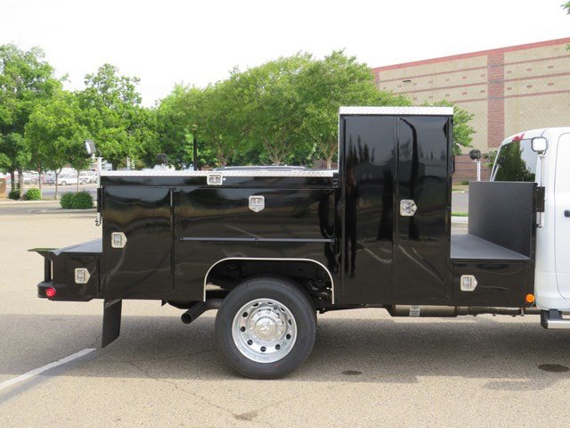 New 2023 RAM 5500 Tradesman w/ Chrome Appearance Group RWD image 23
