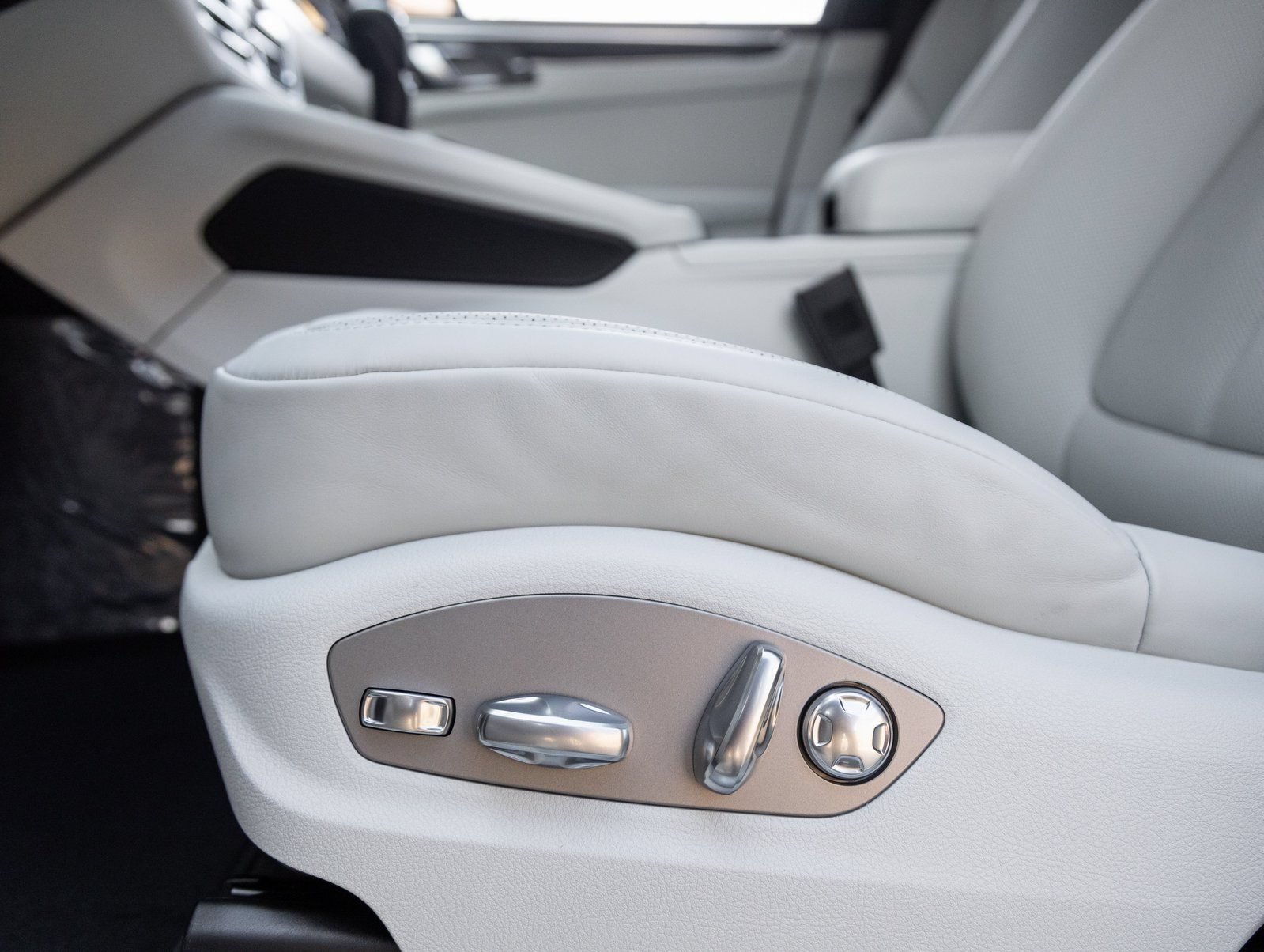 Certified 2026 Porsche Macan S AWD/4WD image 22