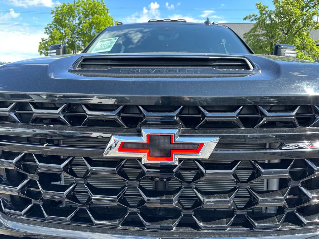 Used 2024 Chevrolet Silverado 2500 ZR2 w/ Technology Package AWD/4WD image 10