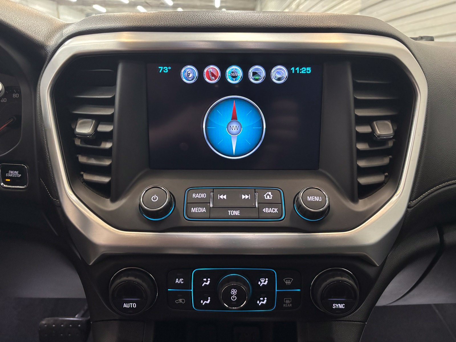 Used 2018 GMC Acadia SLT AWD/4WD image 16