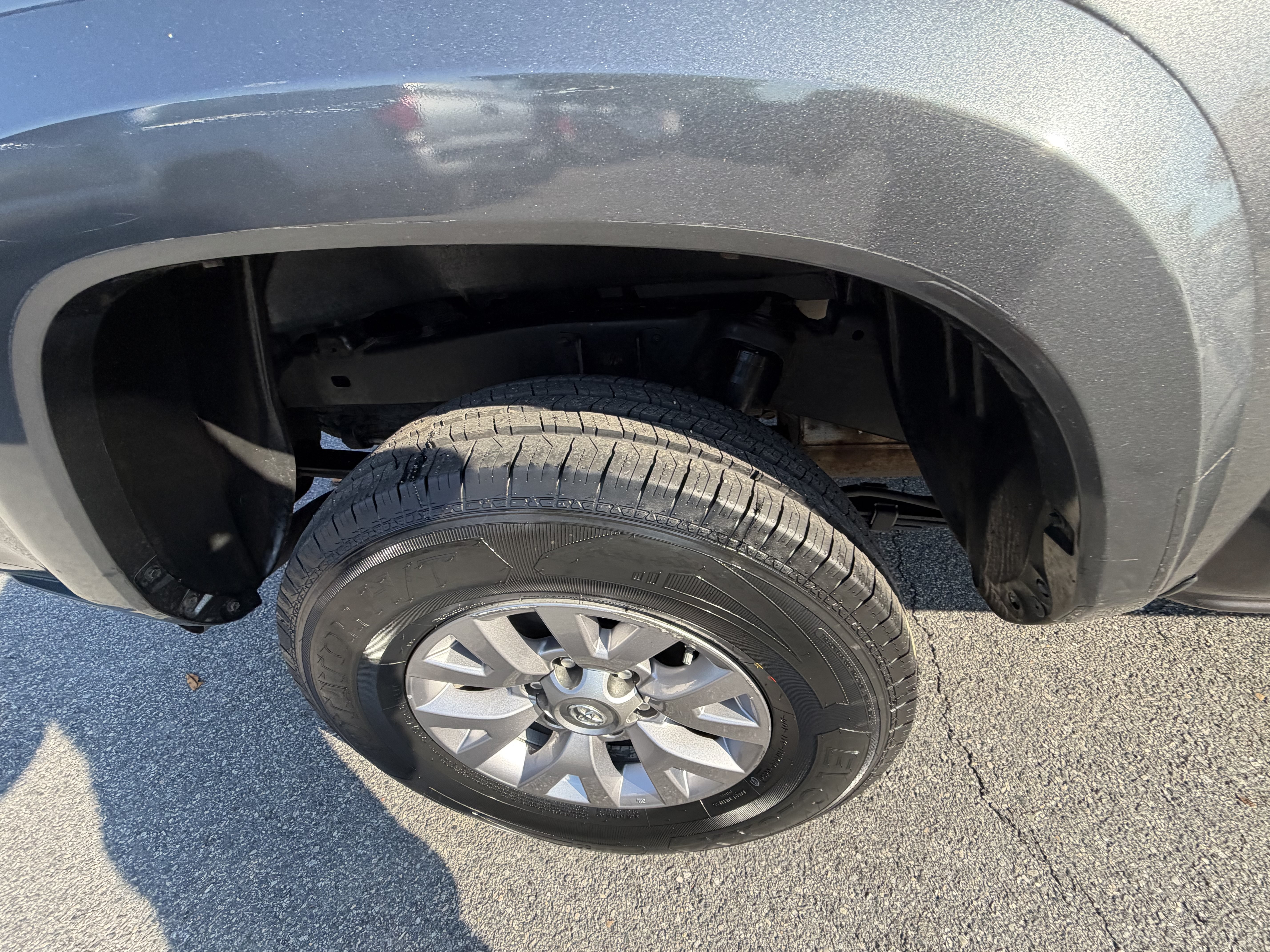 Used 2017 Toyota Tacoma SR5 AWD/4WD image 30