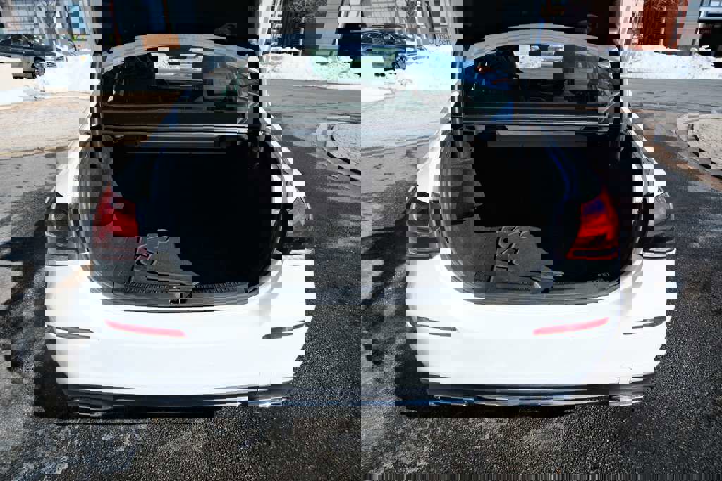 Used 2019 Mercedes-Benz A 220 4MATIC w/ Driver Assistance Package image 10