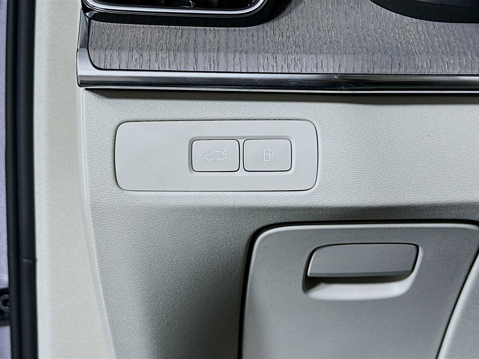 New 2026 Volvo XC90 T8 Ultra w/ Protection Package image 10