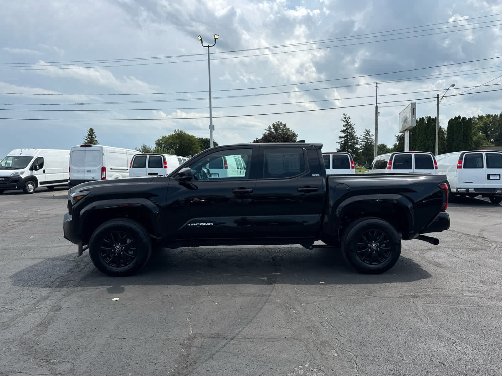 Used 2026 Toyota Tacoma SR5 AWD/4WD image 2