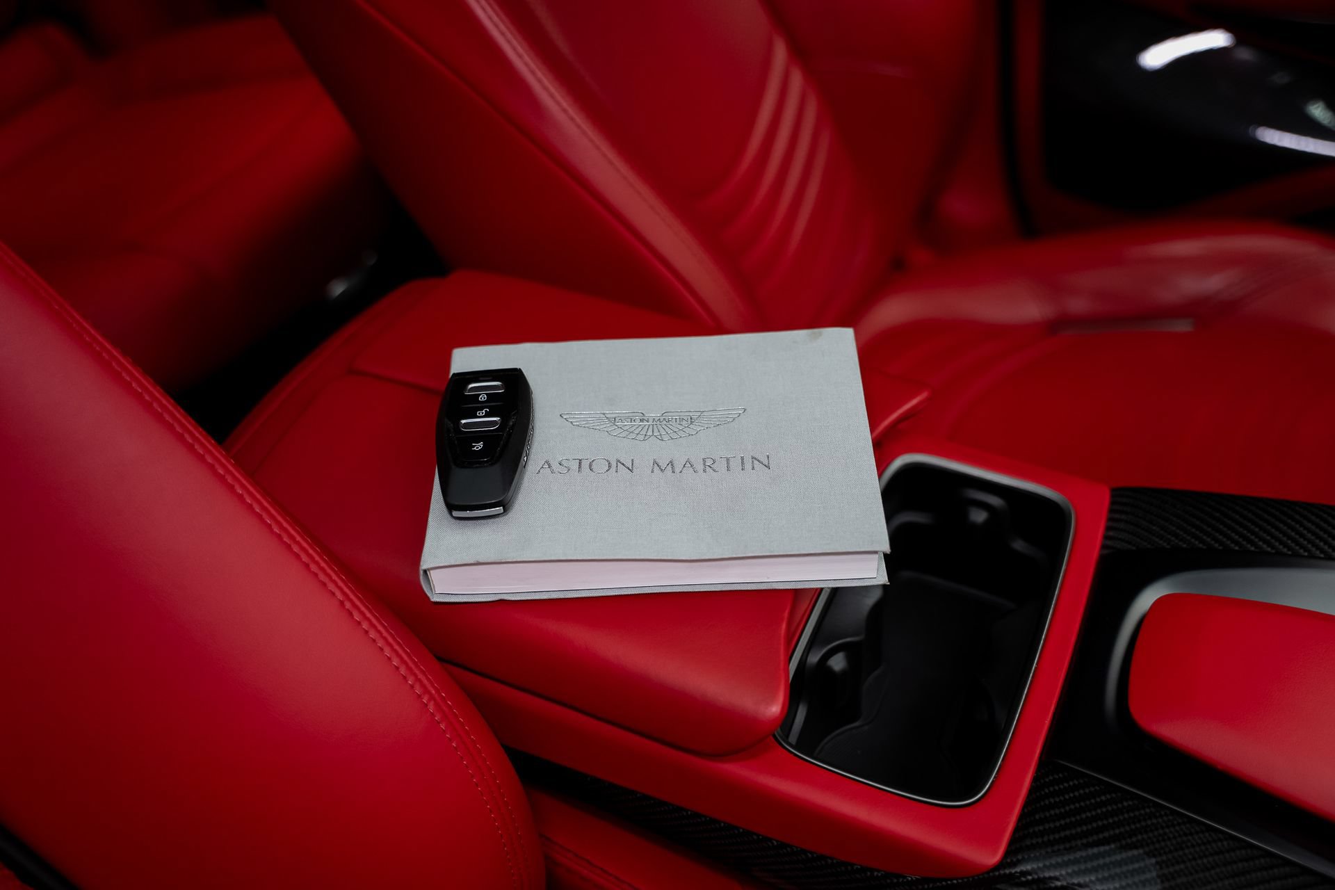 Used 2022 Aston Martin DBX AWD/4WD image 82