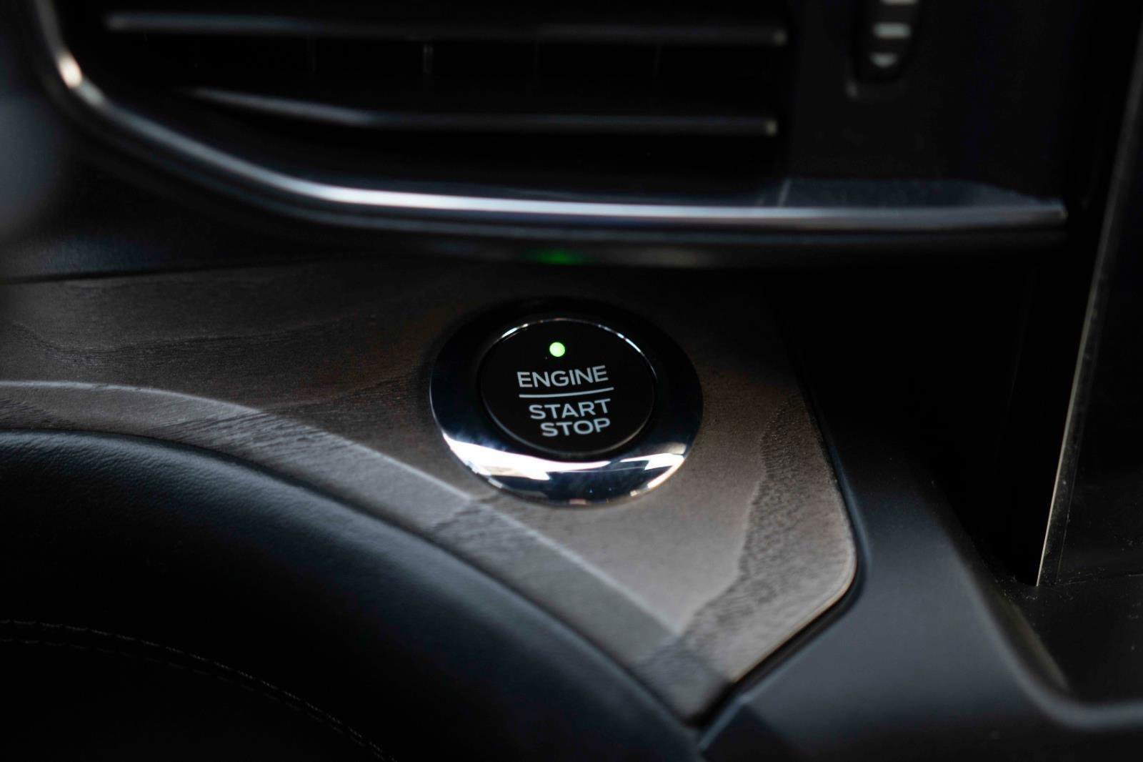 Used 2020 Ford Explorer Platinum w/ Premium Technology Package image 12