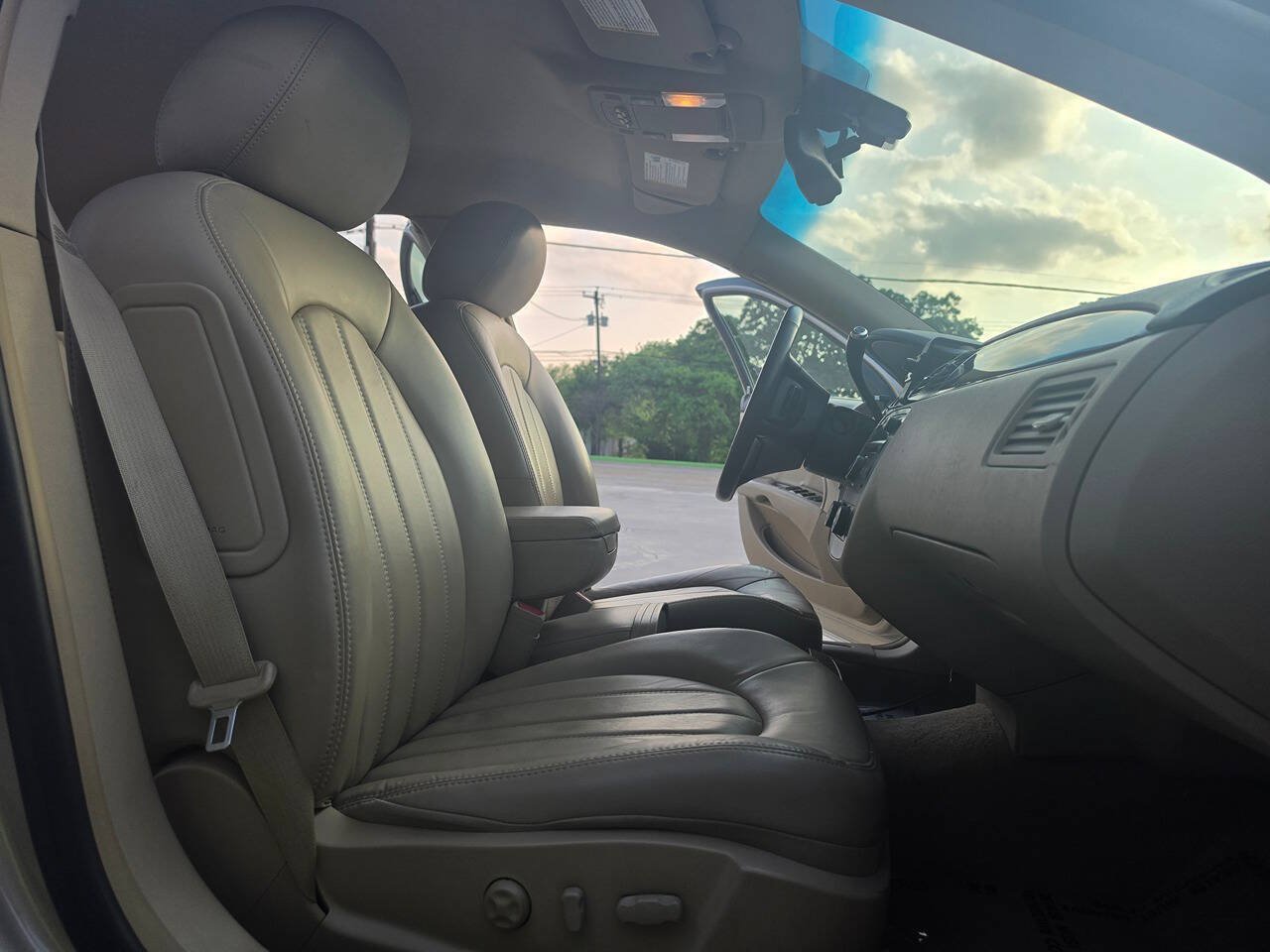 Used 2009 Buick Lucerne CXL w/ Driver Confidence Package FWD image 30