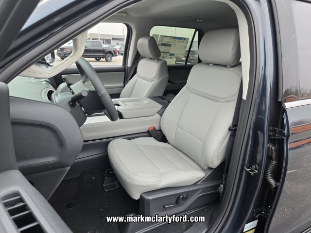New 2026 Ford Expedition Active RWD image 5