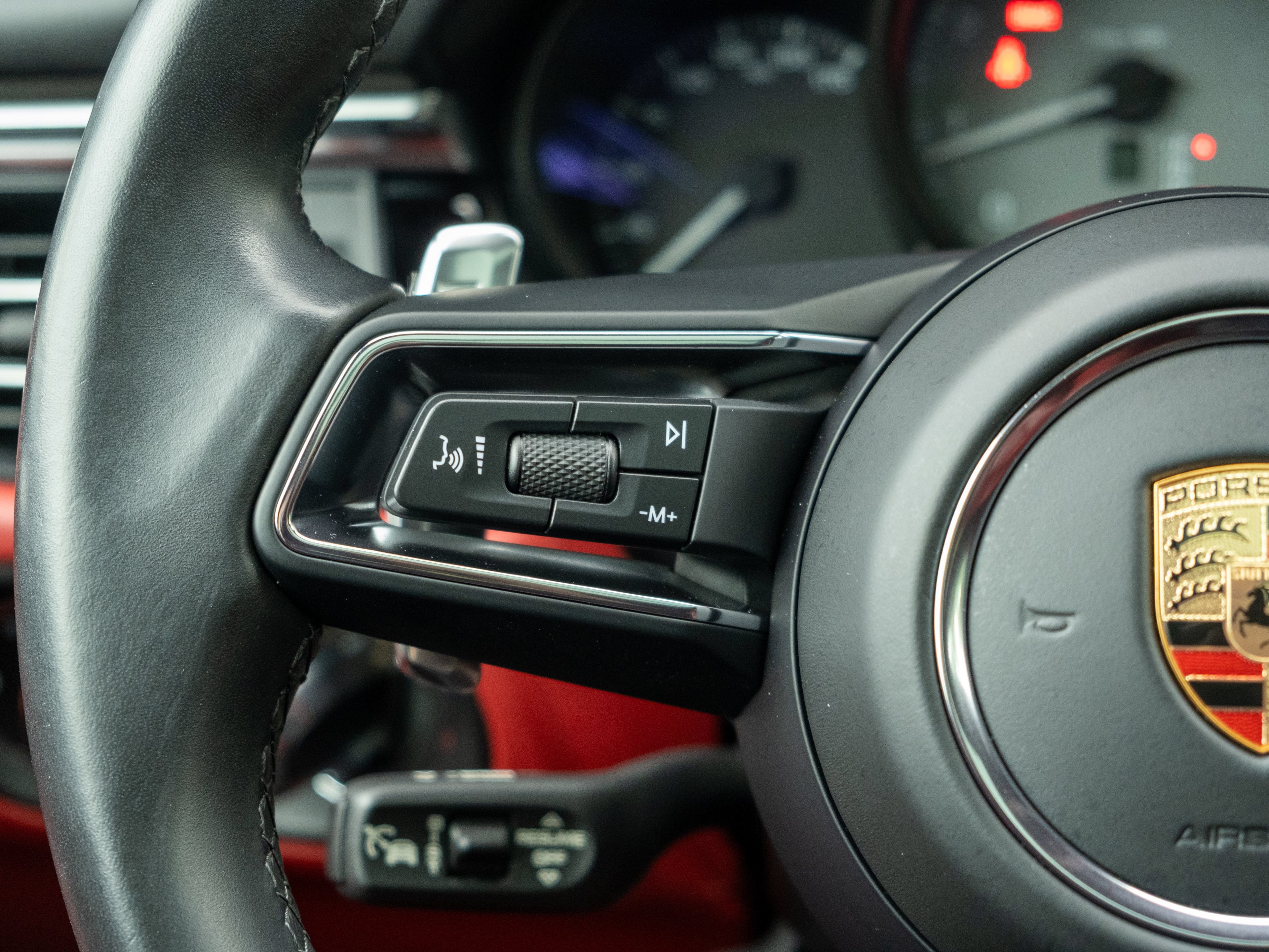 Certified 2024 Porsche Macan S AWD/4WD image 28