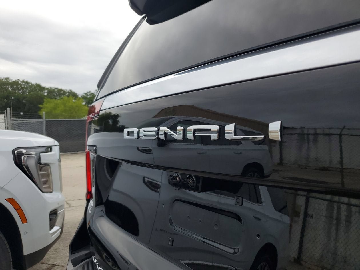 New 2026 GMC Yukon XL Denali w/ Denali Reserve Package AWD/4WD image 9