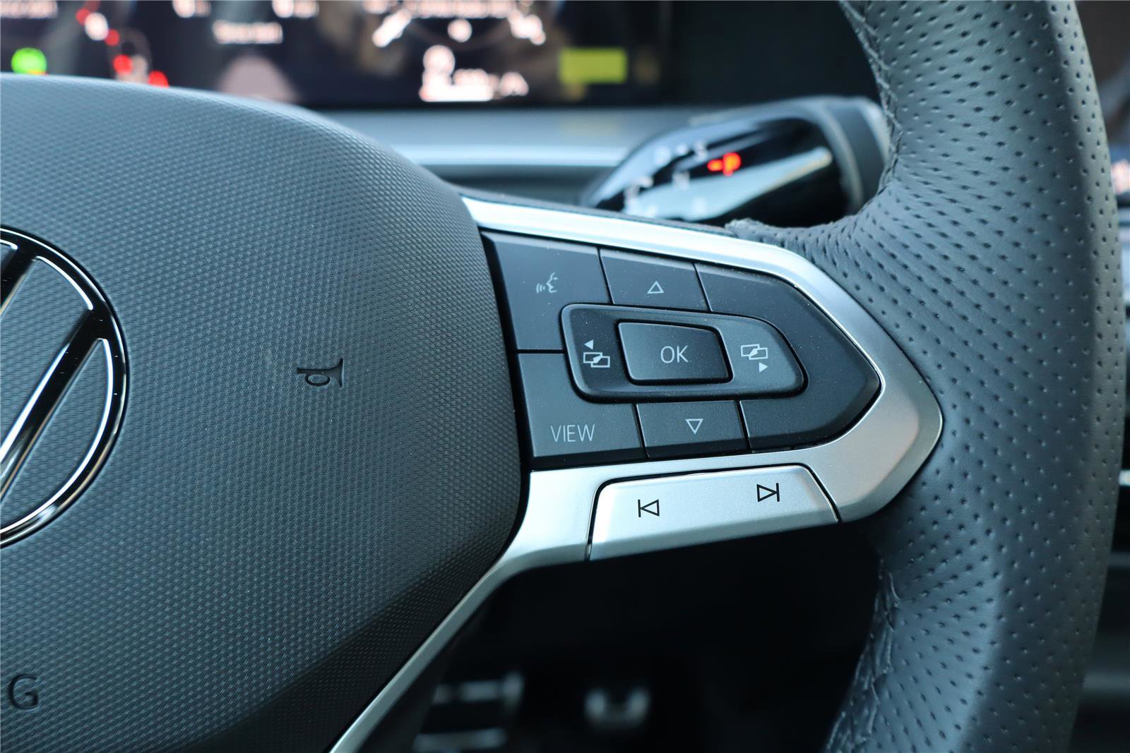 New 2026 Volkswagen Tiguan SE R-Line AWD/4WD image 16