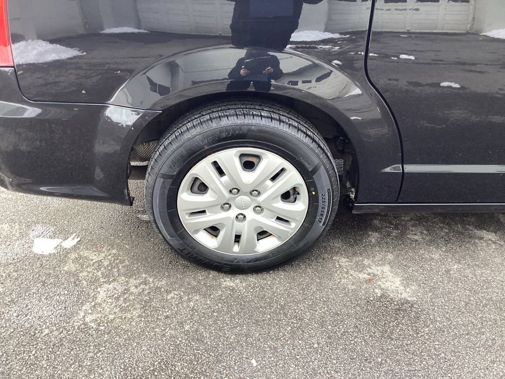 Used 2019 Dodge Grand Caravan SE w/ UConnect Hands-Free Group image 24