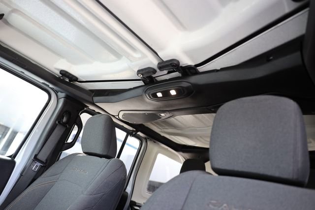 Used 2024 Jeep Wrangler Sahara image 37