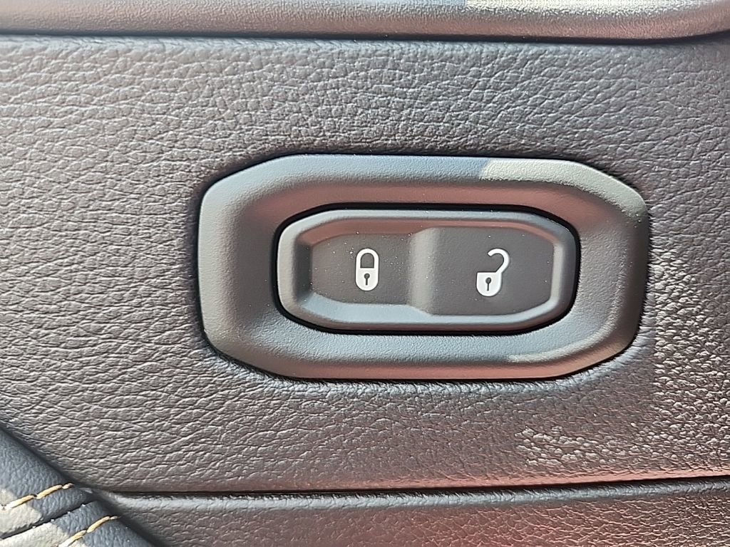 New 2025 Jeep Wrangler Sahara image 24