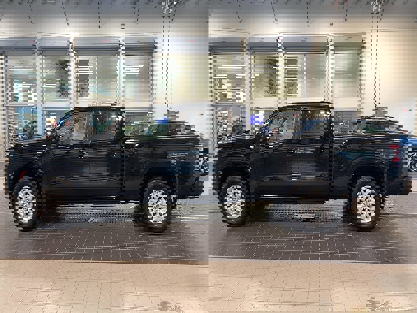 Used 2024 Nissan Frontier SV w/ Technology Package image 25