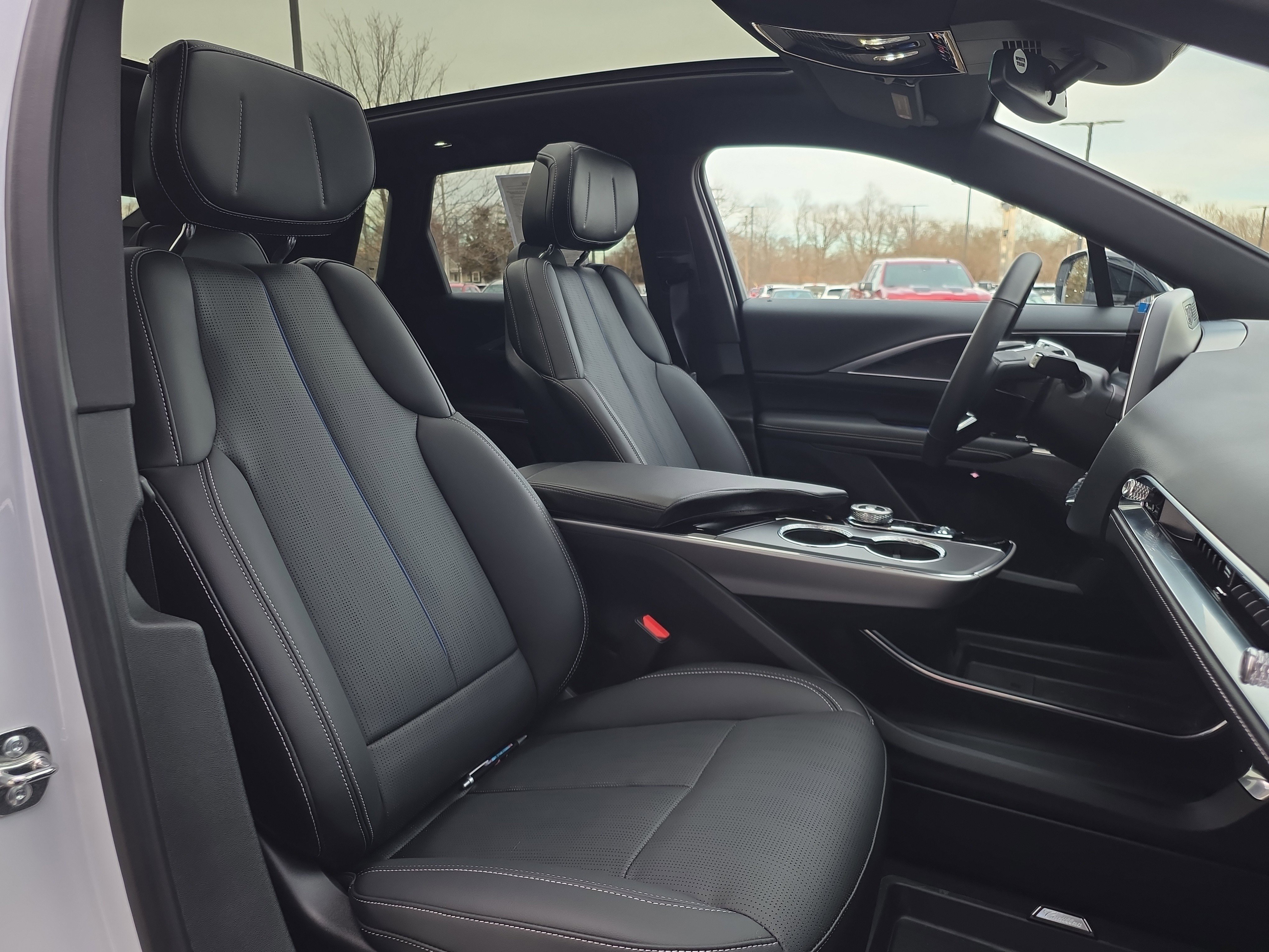 Used 2025 Cadillac Lyriq Sport image 35