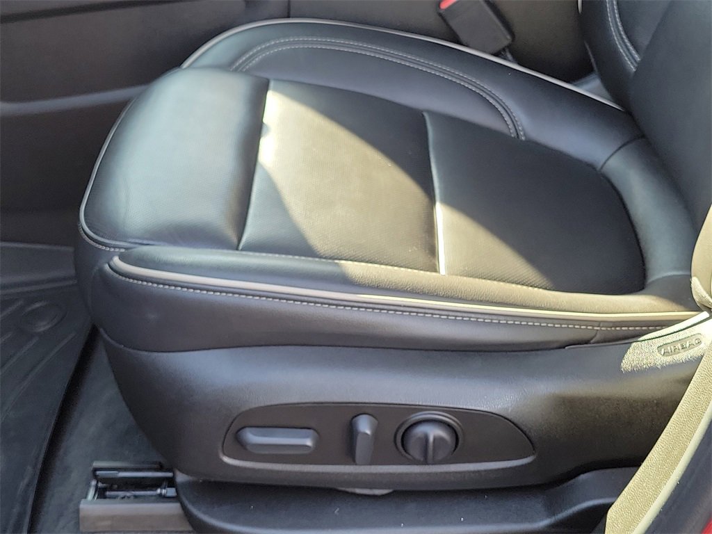 Certified 2022 Chevrolet Traverse Premier w/ Redline Edition image 17