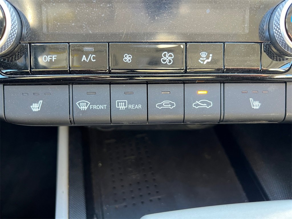 Used 2023 Hyundai Elantra Limited image 29