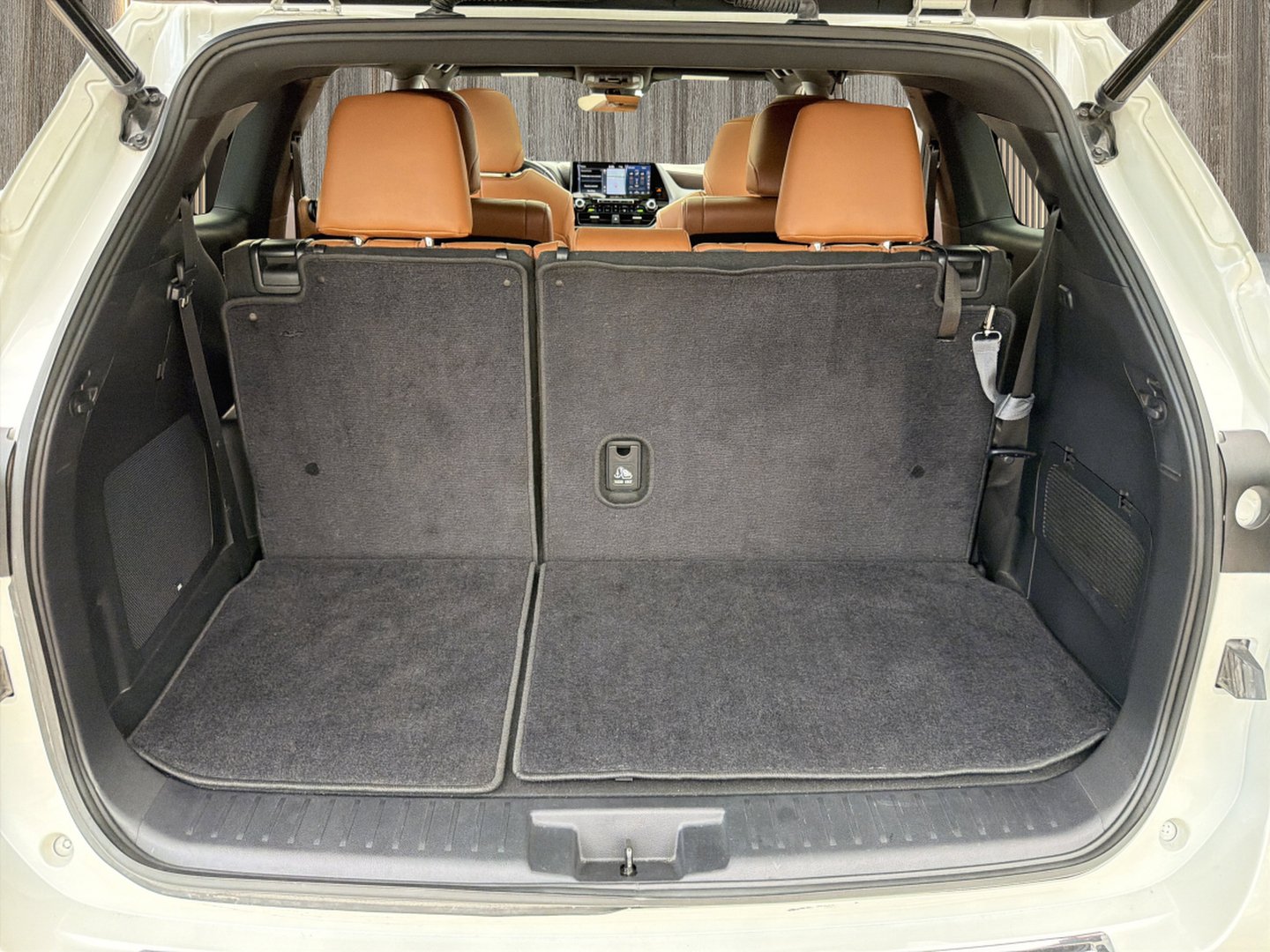Used 2020 Toyota Highlander Platinum FWD image 40