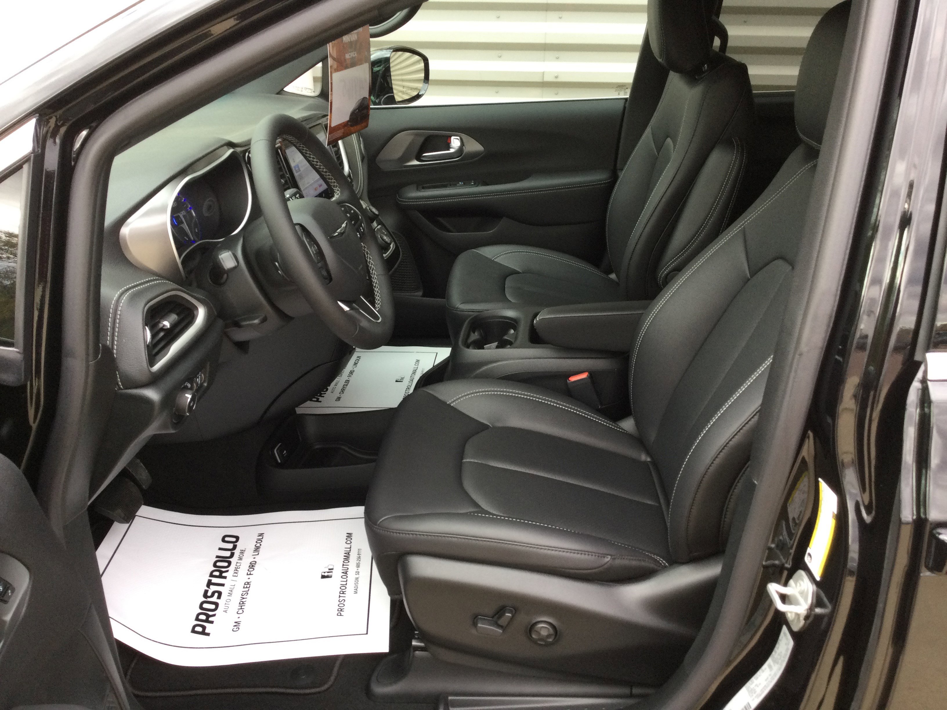 New 2026 Chrysler Pacifica Select image 7