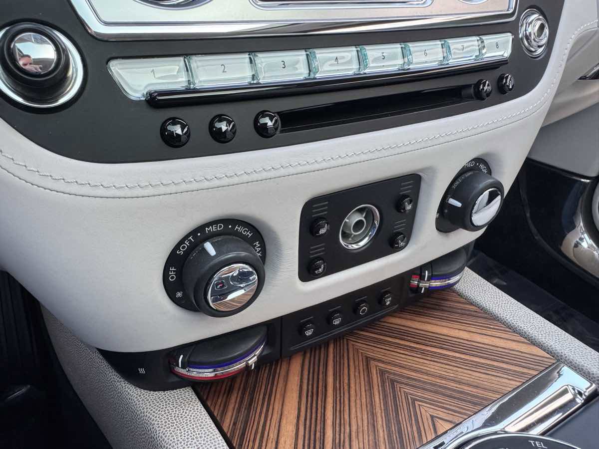 Used 2014 Rolls-Royce Wraith image 24