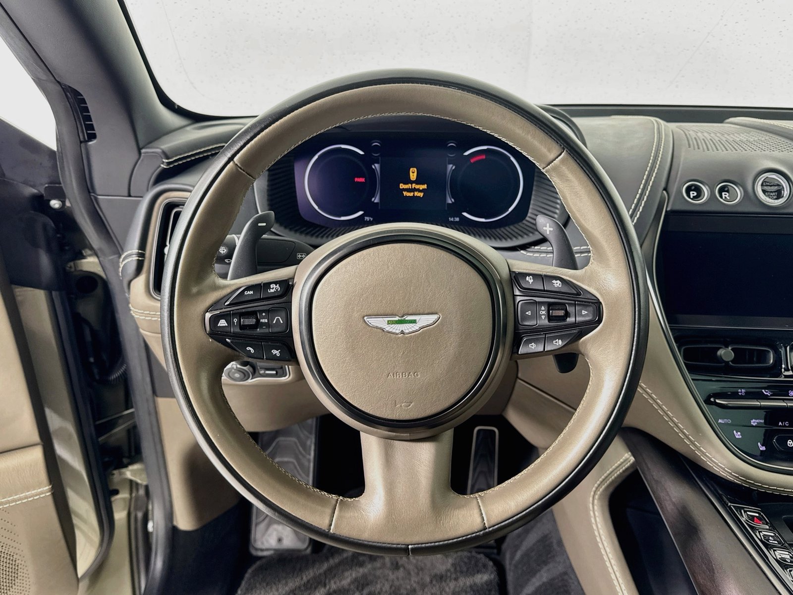 Used 2023 Aston Martin DBX AWD/4WD image 12