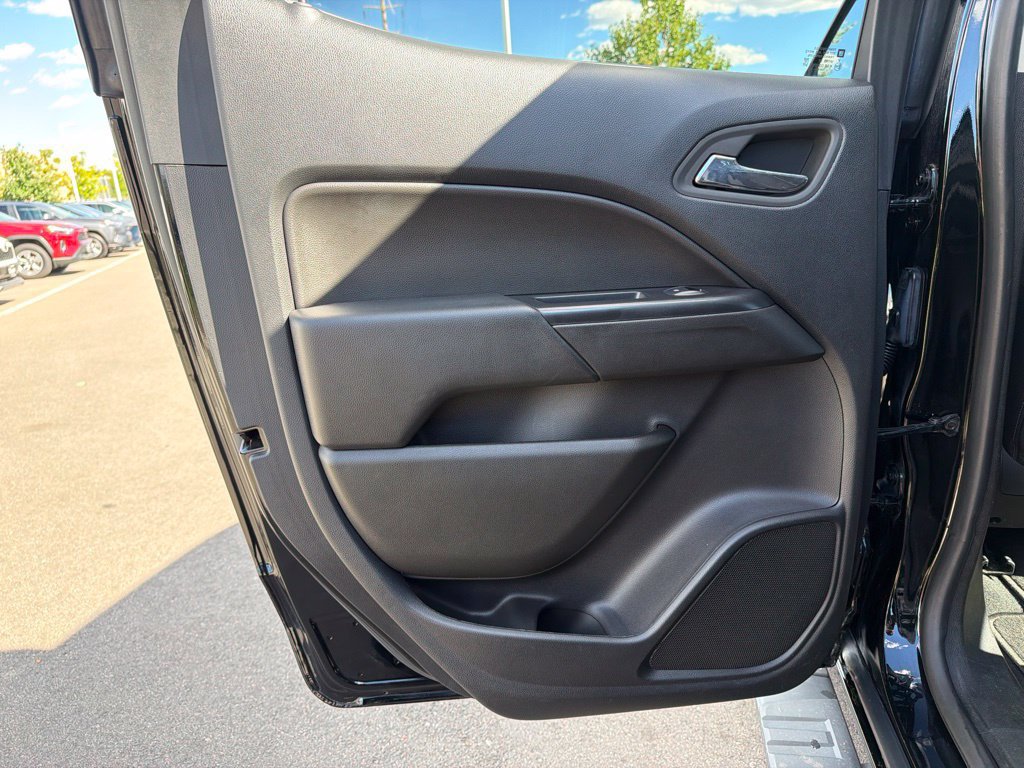 Used 2022 Chevrolet Colorado LT w/ LT Convenience Package AWD/4WD image 16