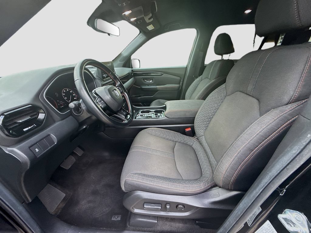Used 2025 Honda Pilot Sport image 18