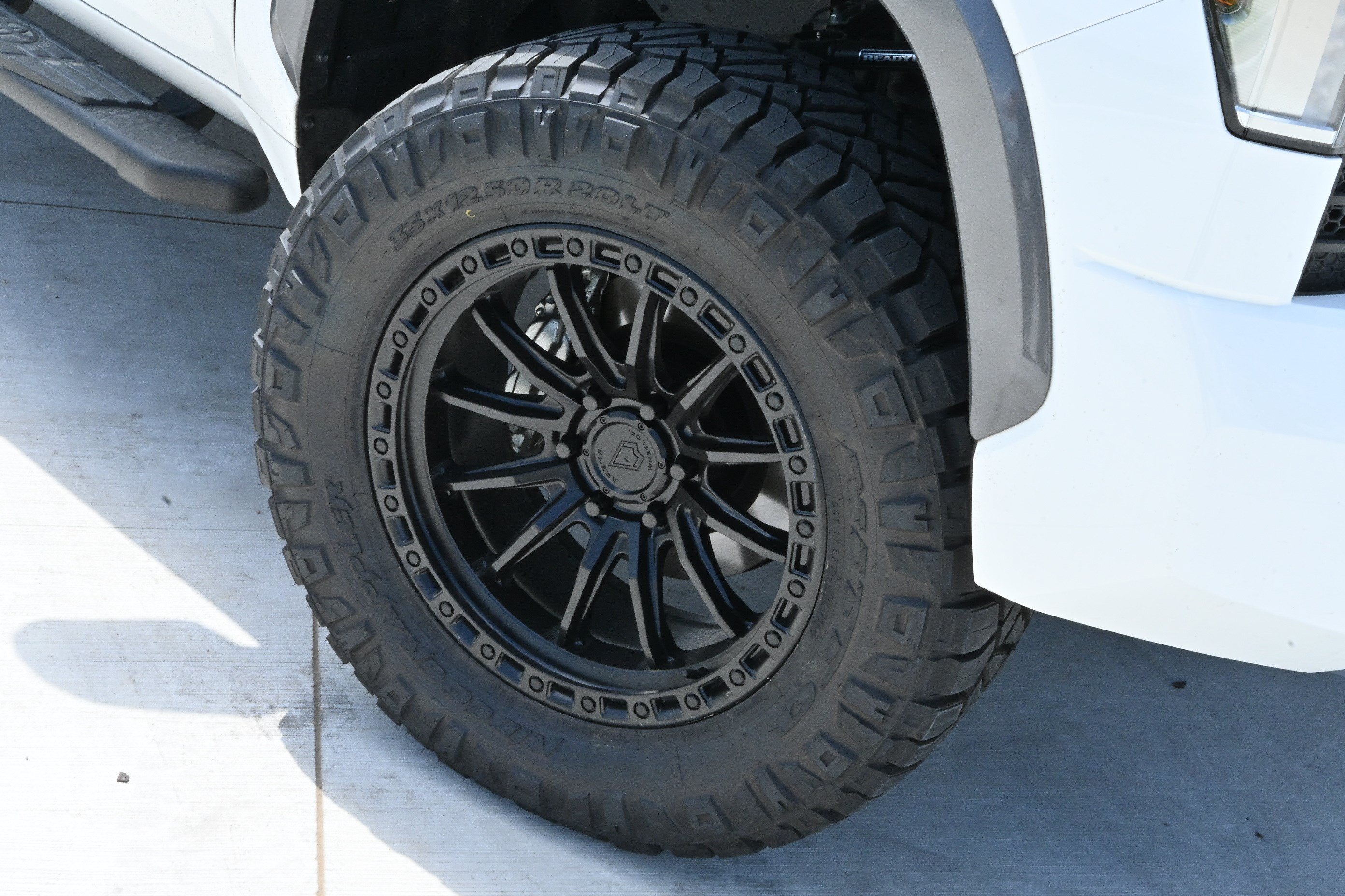 Used 2024 Toyota Tundra Limited AWD/4WD image 38