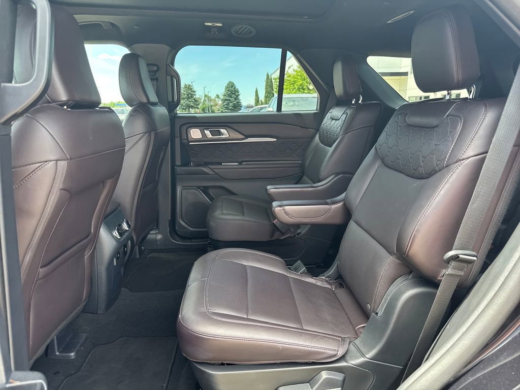 Used 2025 Ford Explorer Platinum w/ LUX Leather Package AWD/4WD image 33