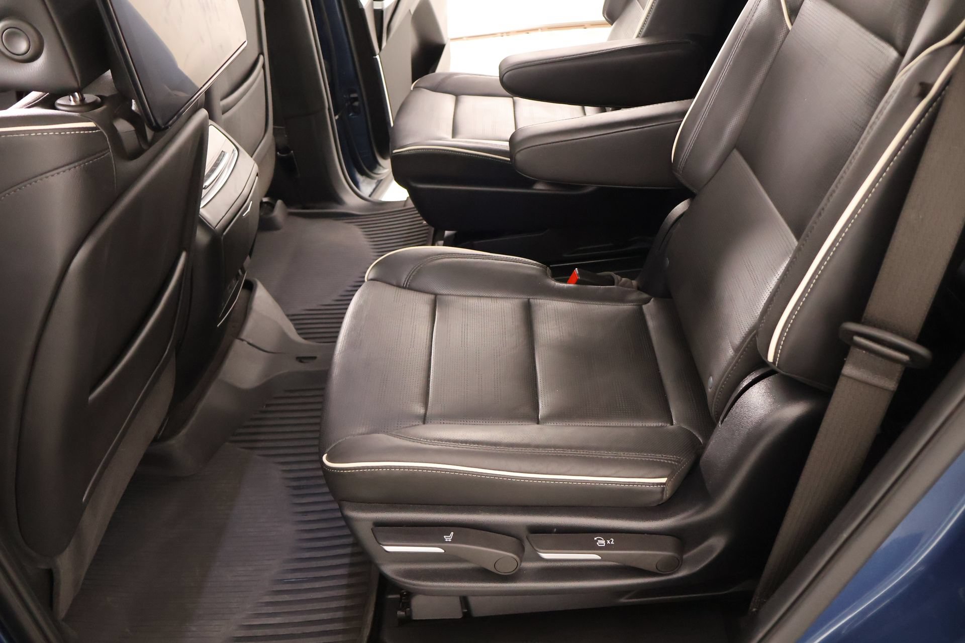Used 2025 Cadillac Escalade Sport w/ Touring Package AWD/4WD image 10