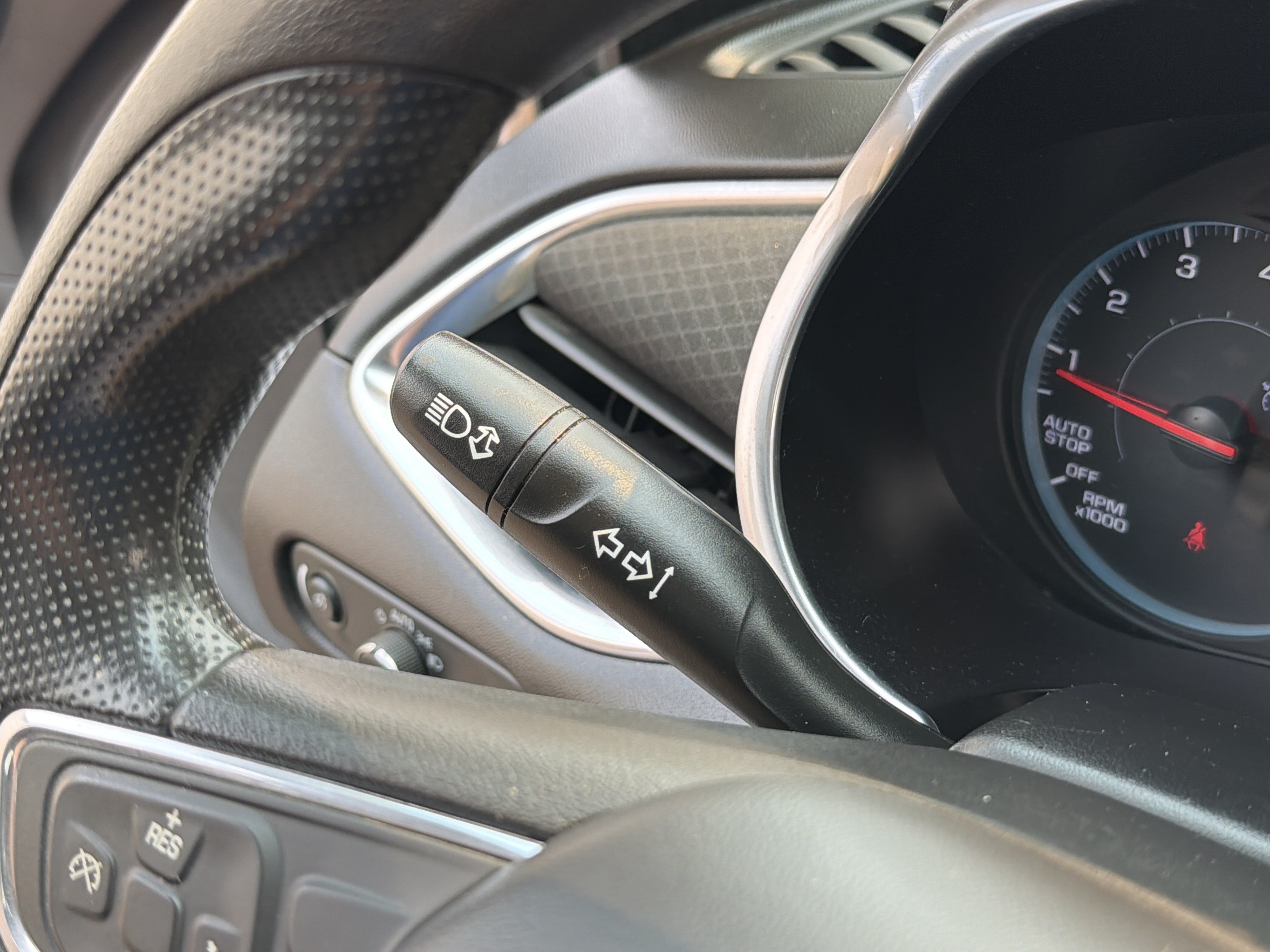 Used 2020 Chevrolet Malibu LT FWD image 16