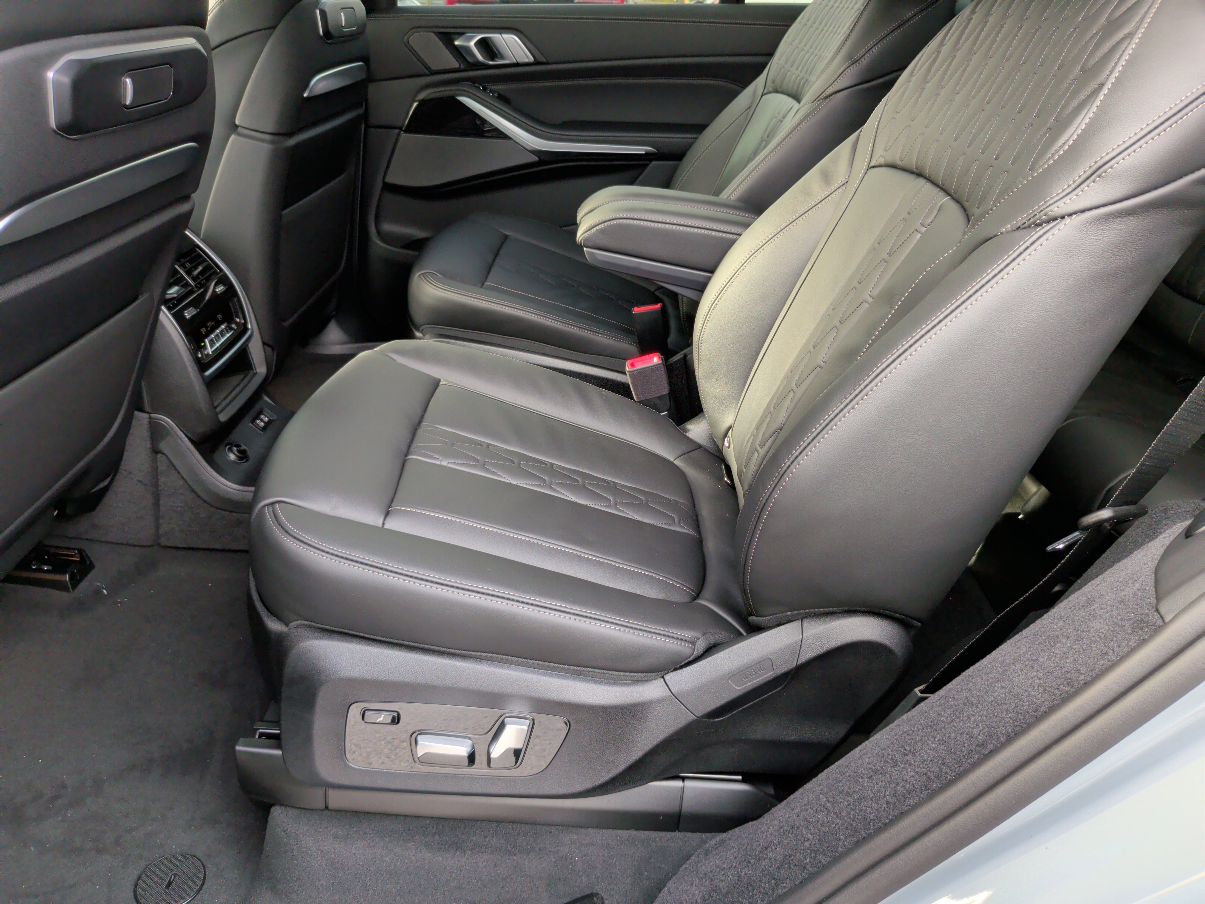 Certified 2026 BMW X7 xDrive40i w/ Executive Package image 35