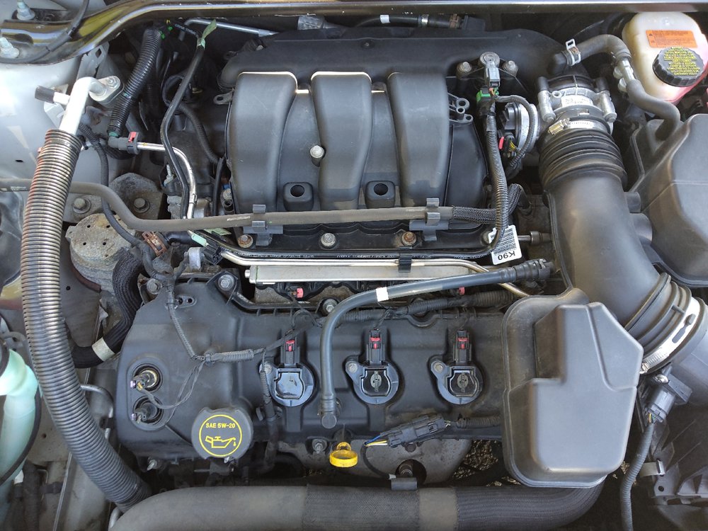 Used 2015 Ford Taurus SE FWD image 30