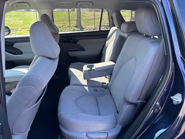 Used 2022 Toyota Highlander LE image 23