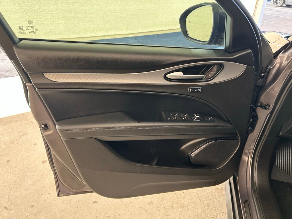 New 2025 Alfa Romeo Stelvio Sprint w/ Convenience Package image 28