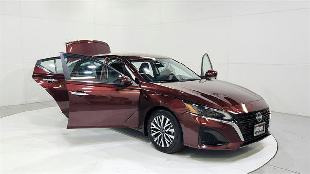 Certified 2024 Nissan Altima 2.5 SV w/ SV Premium Package FWD image 29