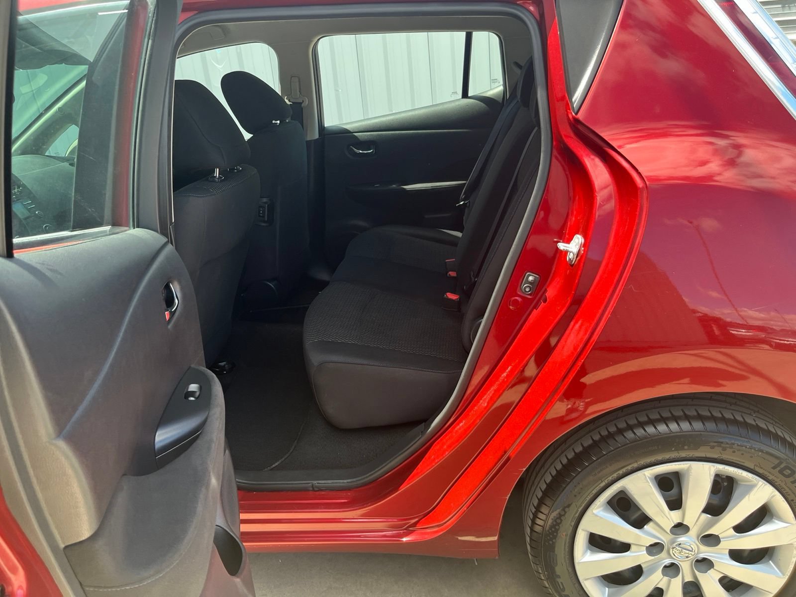Used 2015 Nissan Leaf S w/ Charge Package FWD image 12