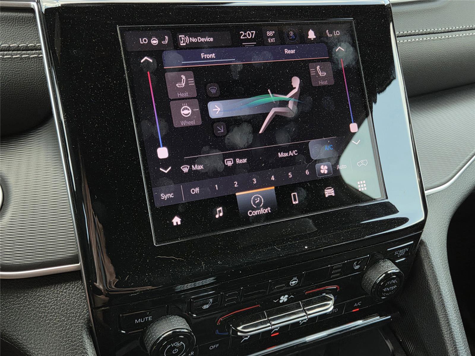 New 2025 Jeep Grand Cherokee L Altitude image 12