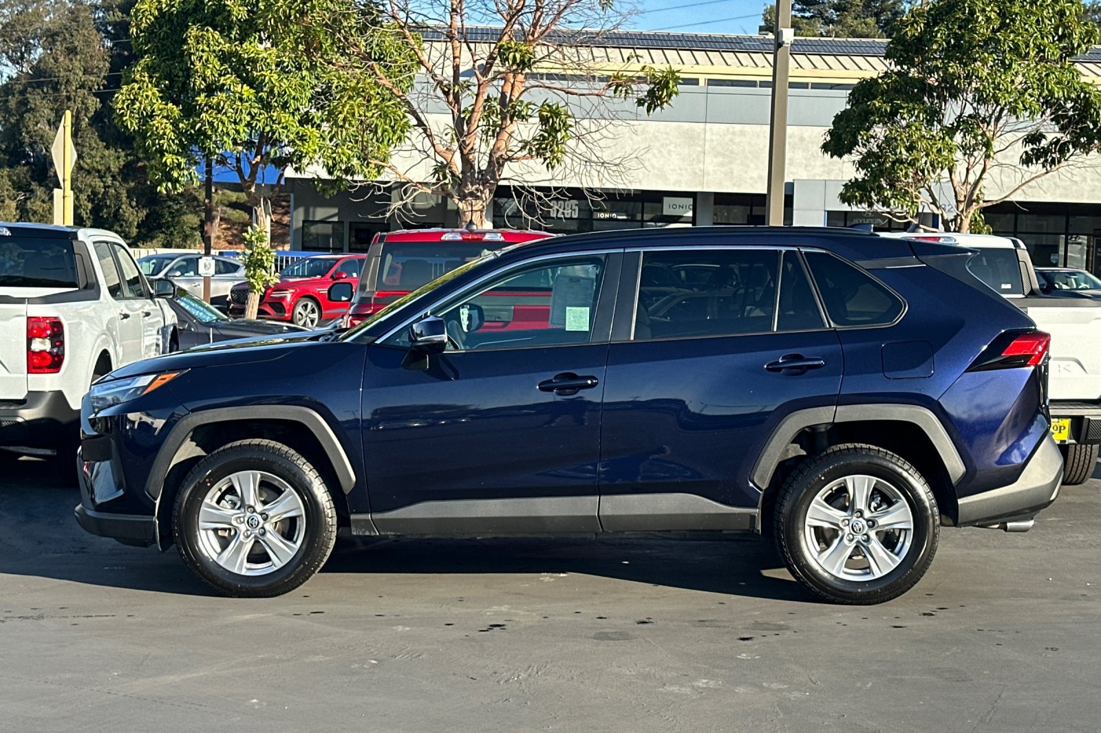 Used 2024 Toyota RAV4 XLE AWD/4WD image 7