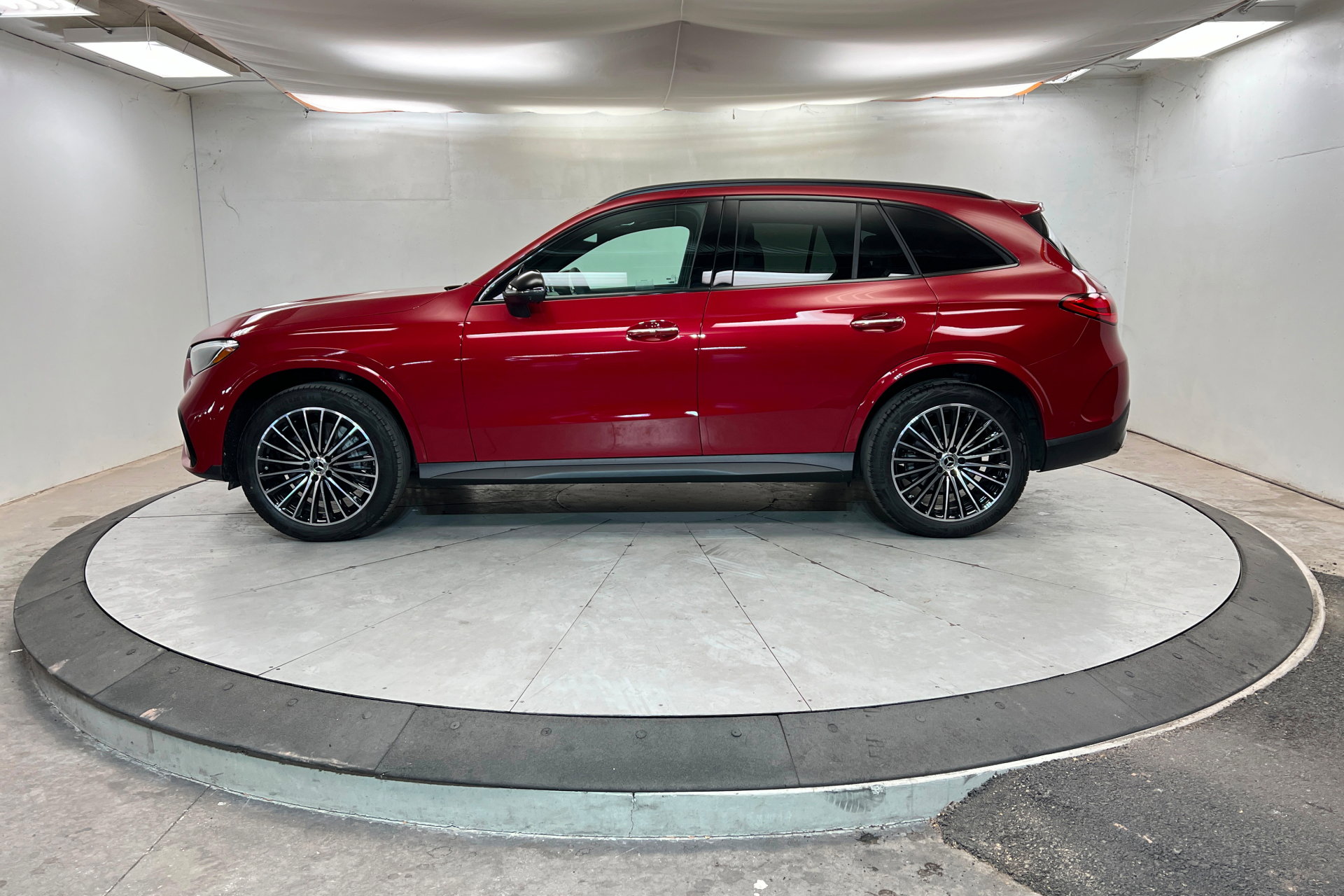 New 2026 Mercedes-Benz GLC 300 4MATIC image 2