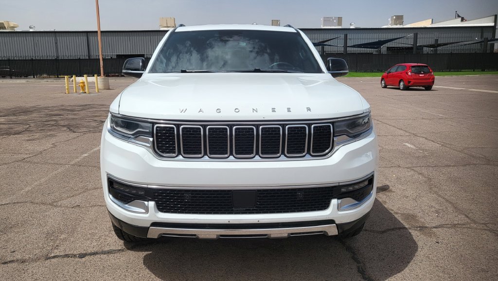 Used 2024 Jeep Wagoneer Series III AWD/4WD image 3