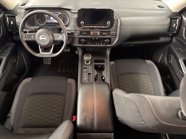 Used 2024 Nissan Pathfinder S w/ Cargo Package image 18