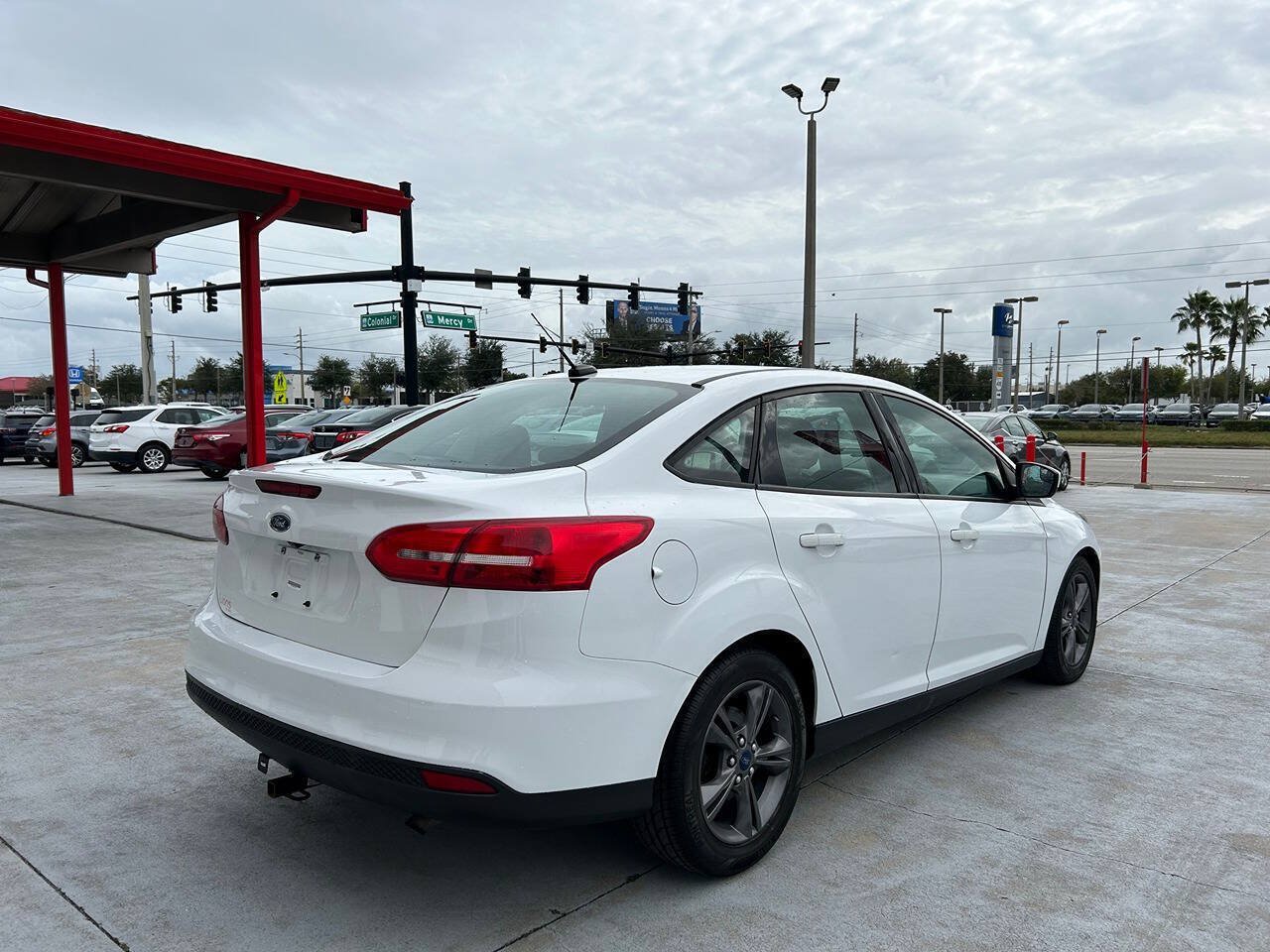 Used 2018 Ford Focus SE w/ SE Appearance Package FWD image 8