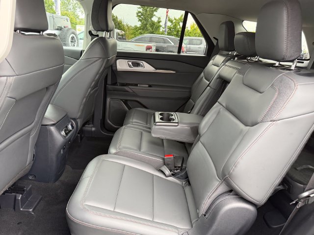 Certified 2025 Ford Explorer Active w/ Active Comfort Package AWD/4WD image 9