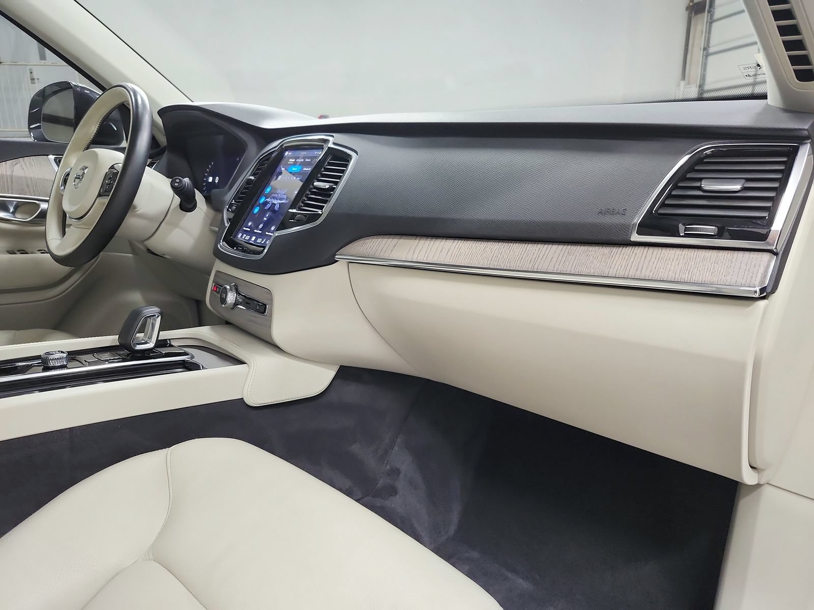 Used 2024 Volvo XC90 B5 Plus AWD/4WD image 43