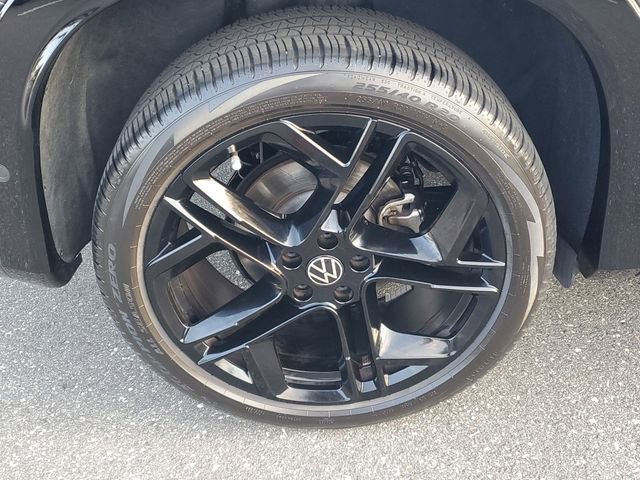 Certified 2025 Volkswagen Tiguan SE R-Line image 5