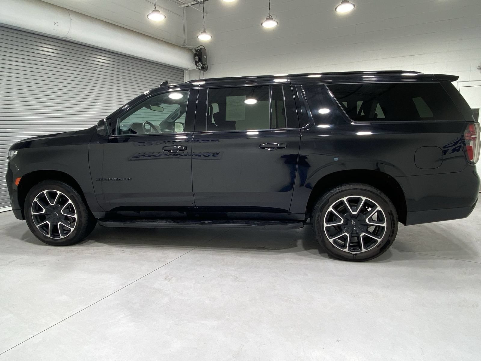 Used 2024 Chevrolet Suburban RST w/ Luxury Package AWD/4WD image 5